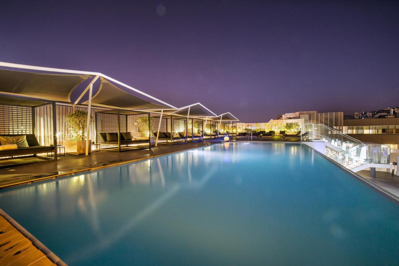 Epic Sana Lisboa Hotel Bagian luar foto The swimming pool at the hotel