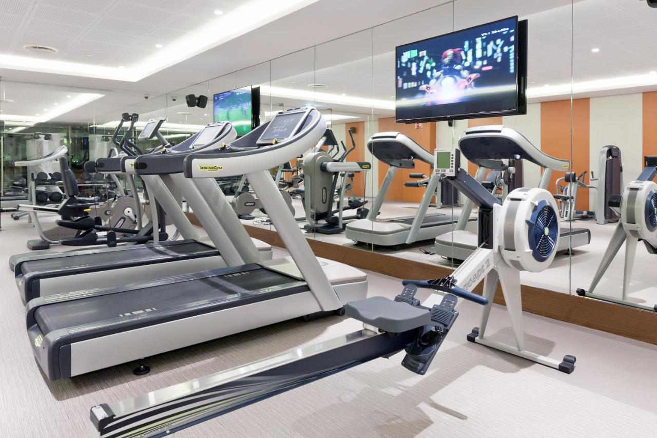 Epic Sana Lisboa Hotel Bagian luar foto A gym at a hotel